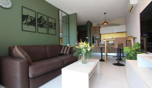 One-Bedroom Apartment with Balcony