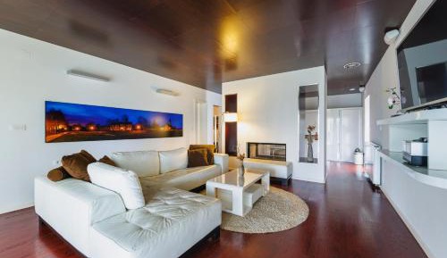 Deluxe Queen Suite