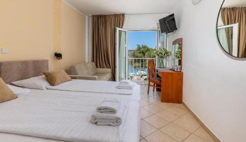 Double or Twin Room with Sea View