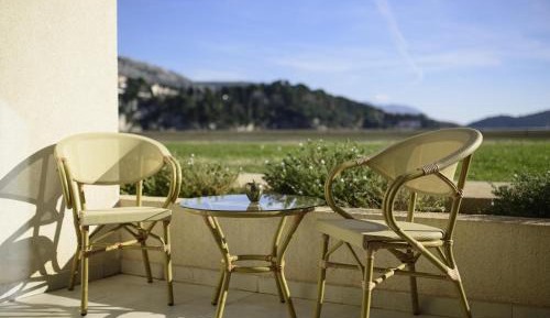 Superior Double Room with Garden View and Partial Sea View
