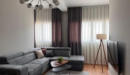 Deluxe One-Bedroom Apartment