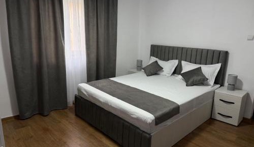 Deluxe Room (2 Adults + 1 Child)