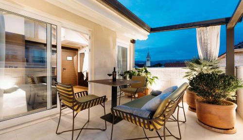 Double Room with Terrace with Landmark View