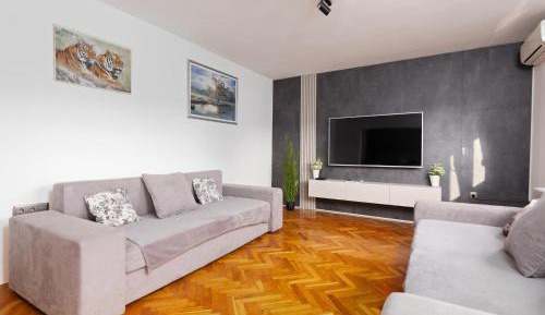 Six-Bedroom Holiday Home