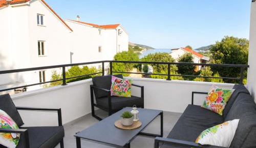 Two-Bedroom Apartment with Balcony and Sea View
