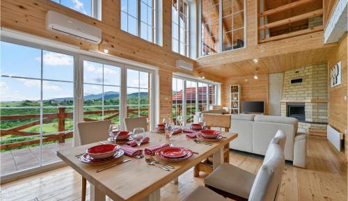 Three-Bedroom Vacation Home 