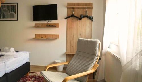 Deluxe Studio