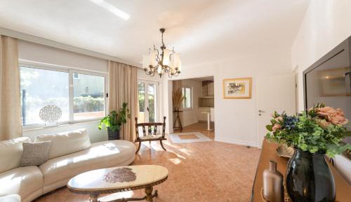 Four-Bedroom Apartment with Balcony 