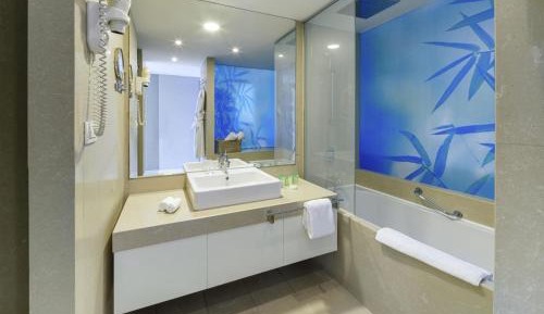 Classic Twin Room with Park View