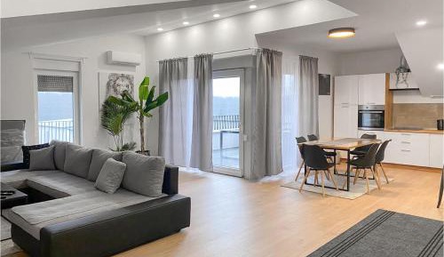 Twelve-Bedroom Holiday Home