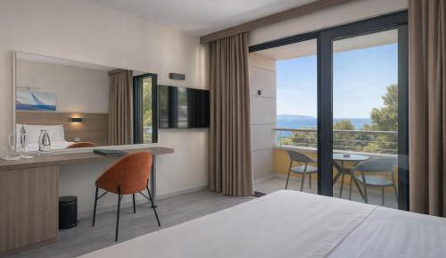  Deluxe Double Room with Balcony  and Partial Sea View