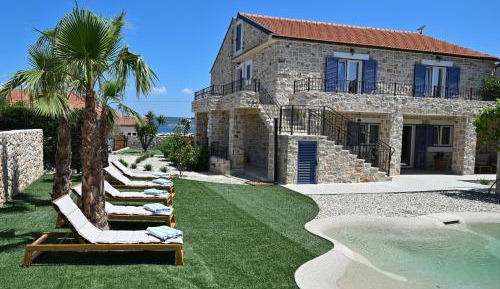 Villa - Beach Front