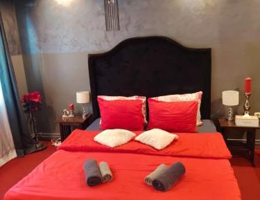 Studio Apartment with One Double Bed
