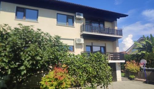 Deluxe Two-Bedroom Apartment with Garden View