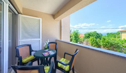 One-Bedroom Apartment with Balcony
