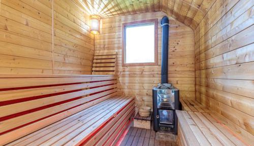 Two Bedroom House with Whirlpool And Sauna
