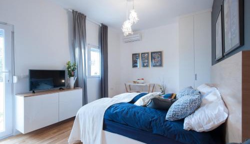 Studio Apartment with Sea View