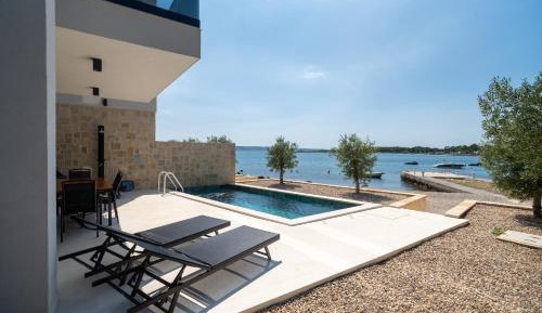 Villa - Beach Front