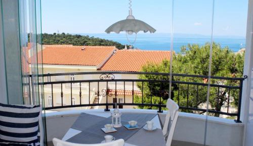 Apartment with Sea View and Balcony