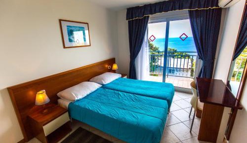 One-Bedroom Apartment with Balcony and Sea View (4 Adults) 