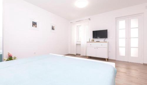 One-Bedroom Apartment with Terrace