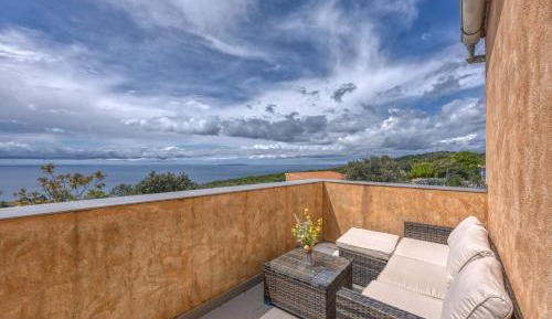 Two-Bedroom Apartment with Balcony and Sea View