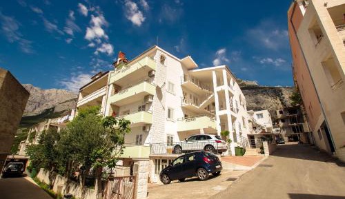 Two-Bedroom Apartment with Terrace and Sea View - Private Entrance