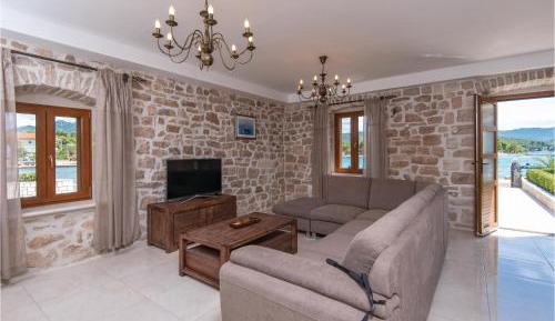 Three-Bedroom Vacation Home 