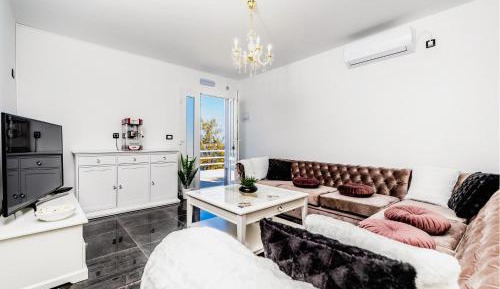 Five-Bedroom Holiday Home