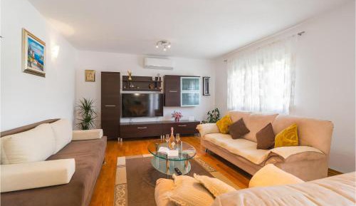 Three-Bedroom Vacation Home 