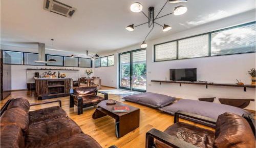 Three-Bedroom Vacation Home 
