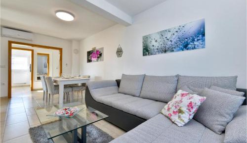 Three-Bedroom Vacation Home 