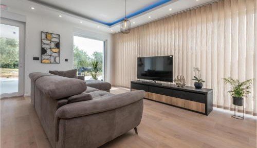 Three-Bedroom Vacation Home 