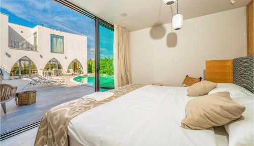 Three-Bedroom Vacation Home 