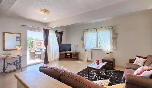 Three-Bedroom Vacation Home 