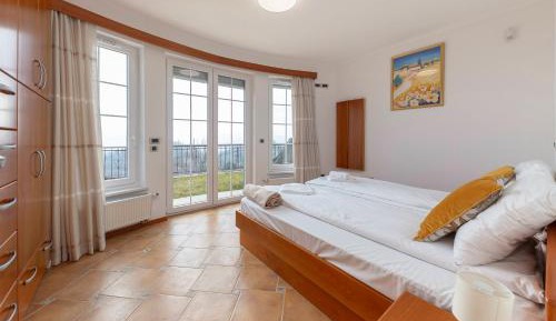One-Bedroom Apartment with Terrace
