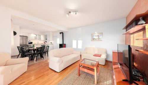 Five-Bedroom Holiday Home