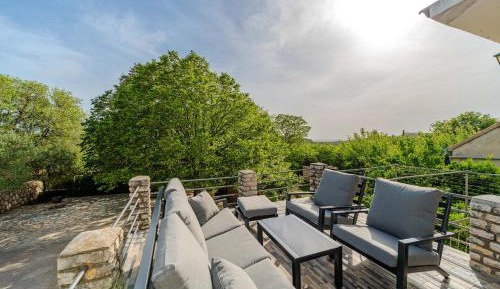Villa with Garden View