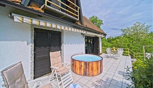 Three-Bedroom Vacation Home 