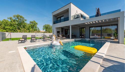 Three-Bedroom Vacation Home 