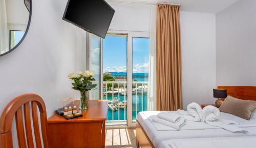 Deluxe Double or Twin Room with Sea View