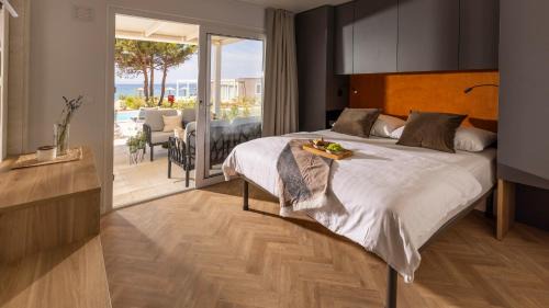 Lapis Deluxe Holiday Villa with pool