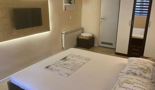 Deluxe Double Room with Shower