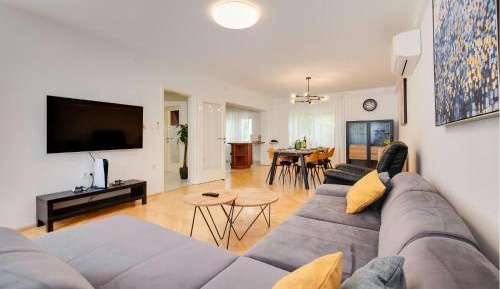 Three-Bedroom Vacation Home 