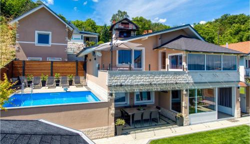 Four-Bedroom Vacation Home