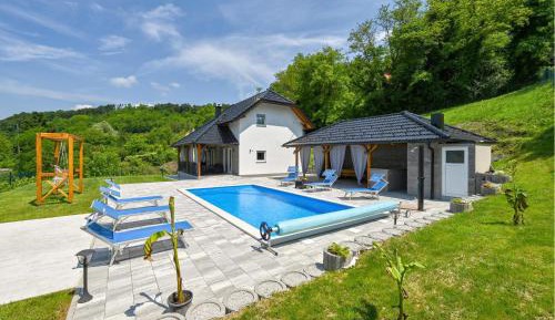 Three-Bedroom Vacation Home 