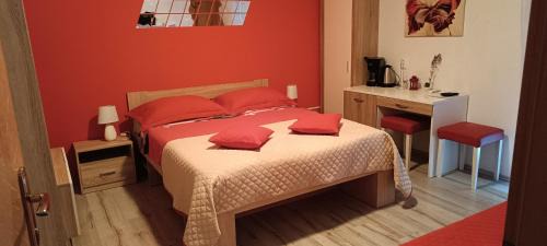 Queen Room with Garden View