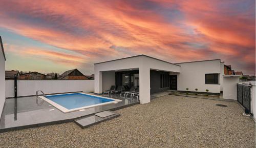 Three-Bedroom Vacation Home 