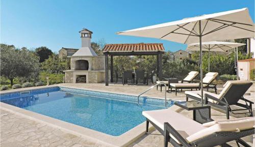 Three-Bedroom Vacation Home 