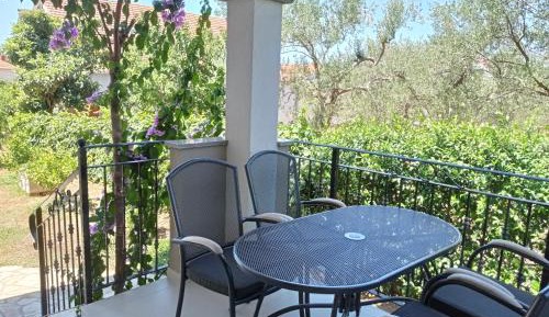 Apartment with Garden View